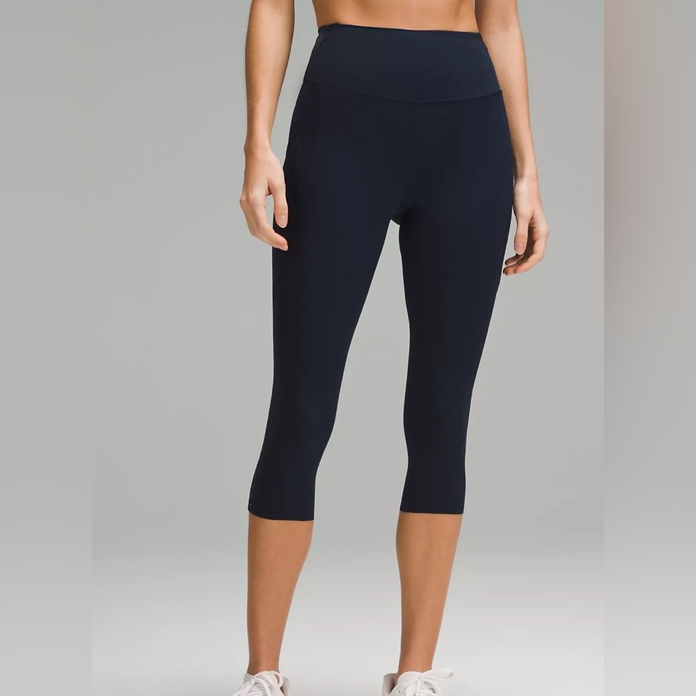 Lululemon Ladies Black 21" 5 Pocket Leggings